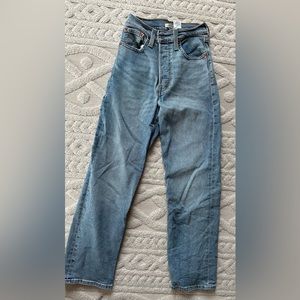 Levi’s rib cage straight ankle jeans